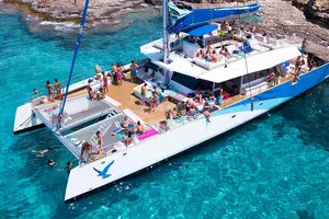 Sail to the best bays on the island while in a comfortable catamaran. Enjoy the summer hot spots and have lunch while on Comino Island.
