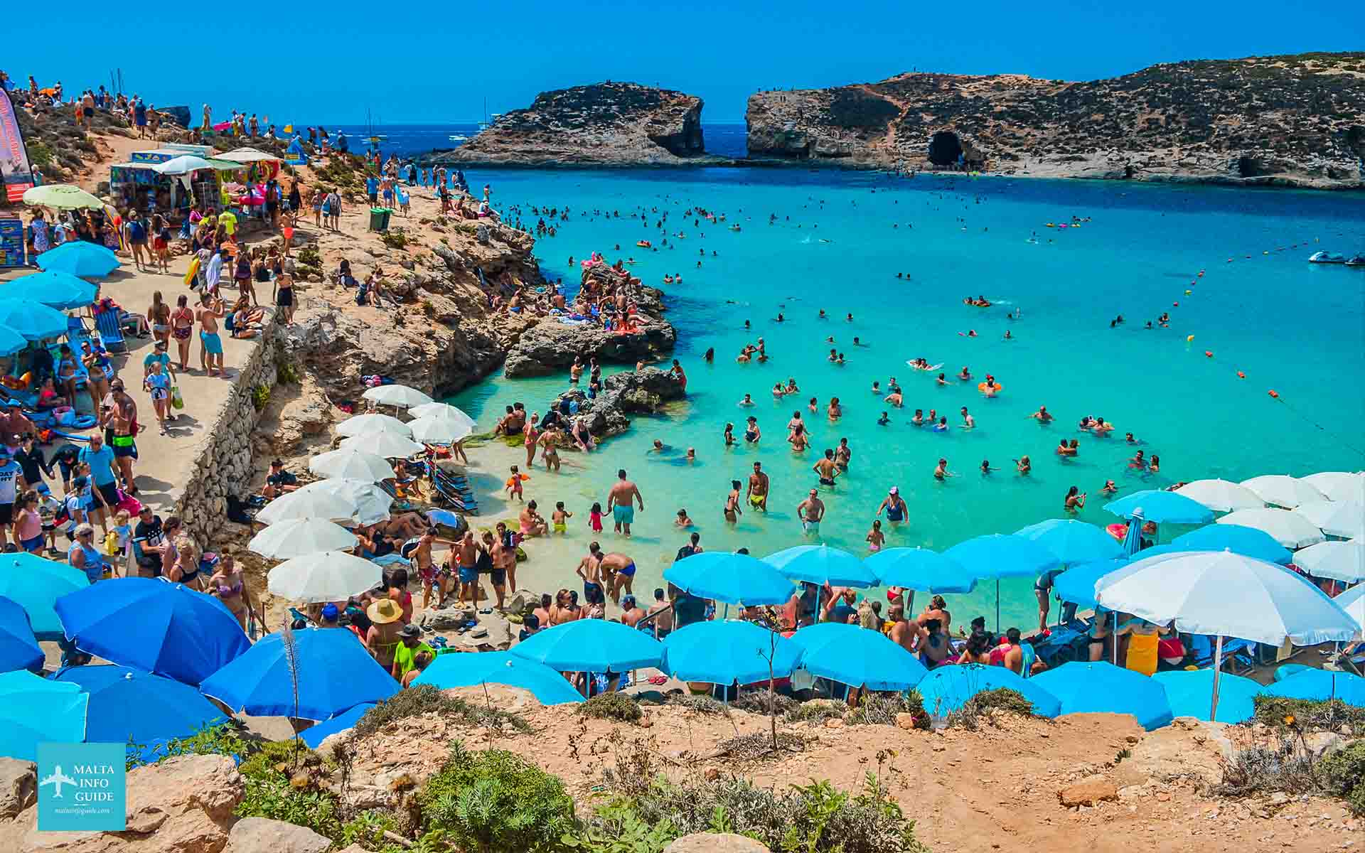 Wyspa Comino pełna ludzi?