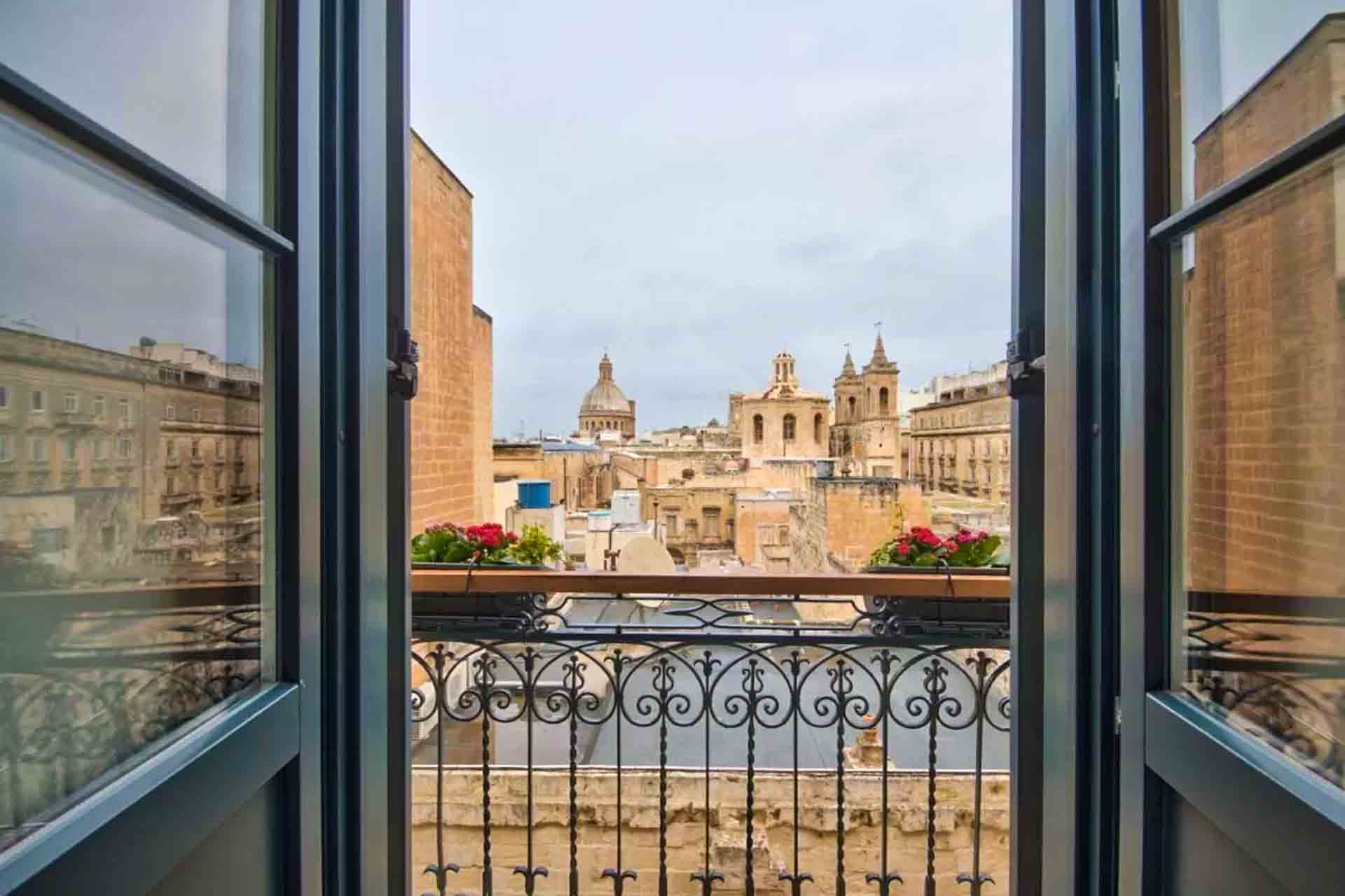 Check La Falconeria hotel rates and reviews of Booking.com.