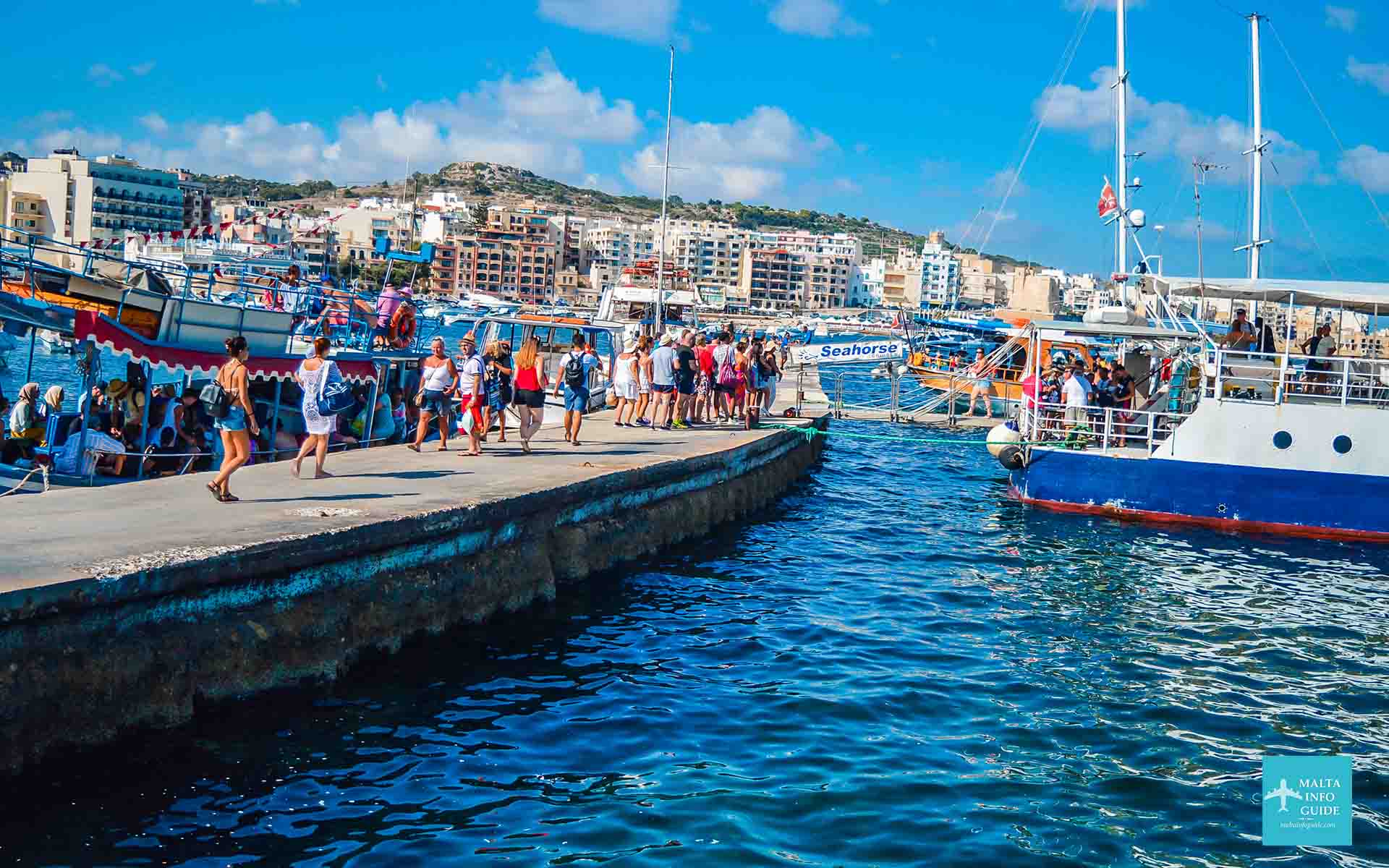 Il pontone nella baia di St. Paul a Malta da dove parte la barca.