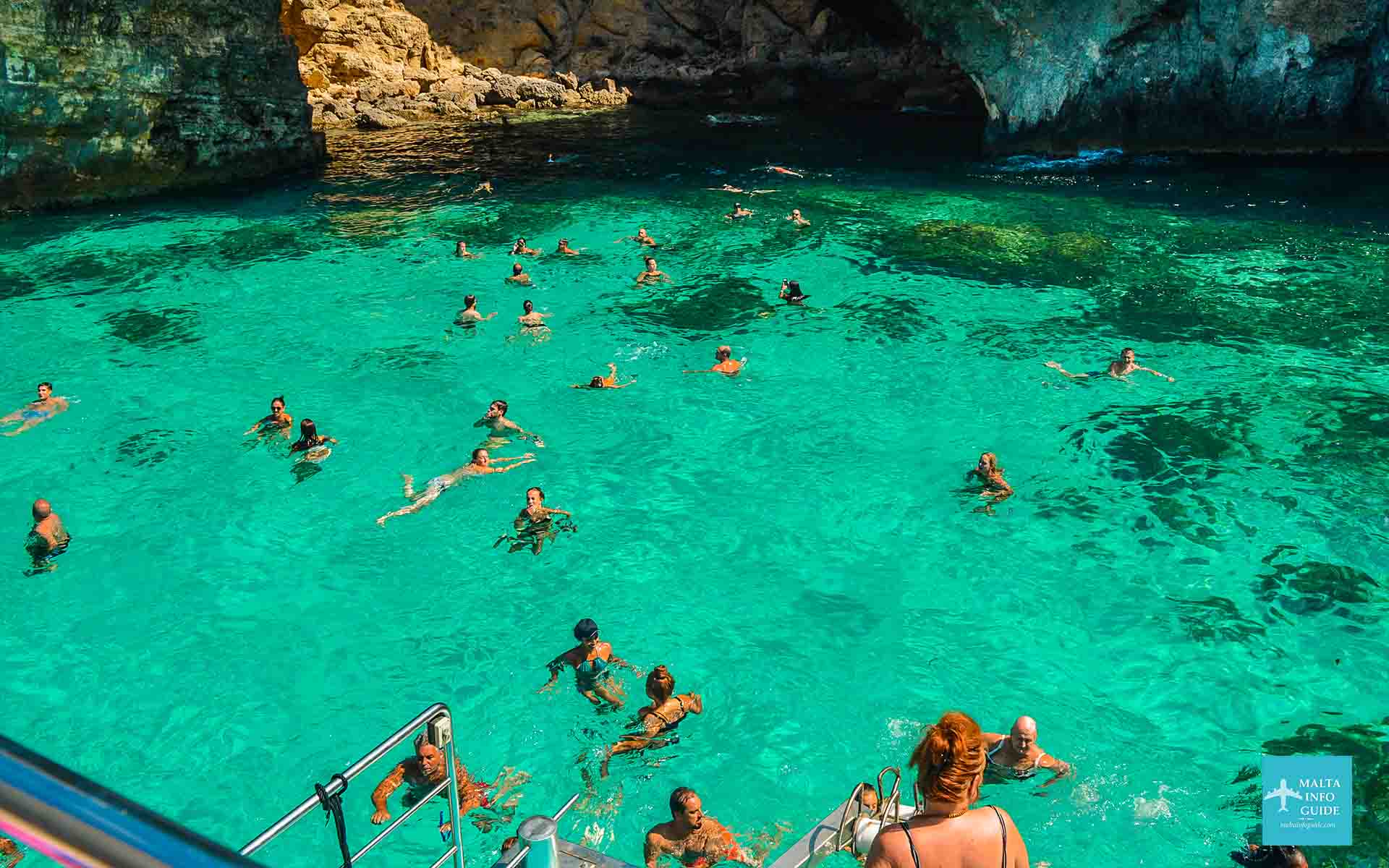Laguna di cristallo all'isola di Comino
