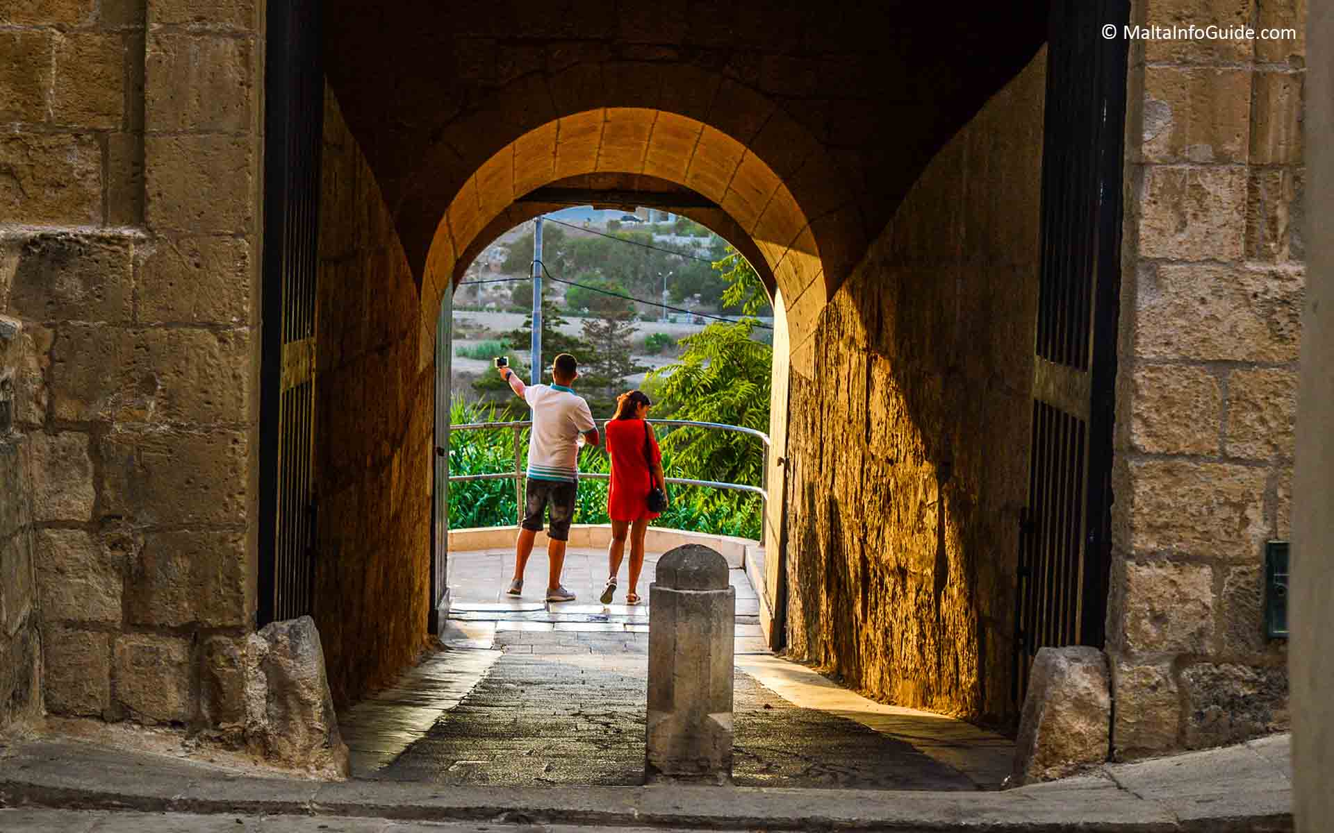 Two people walking down Gharreqin gate.