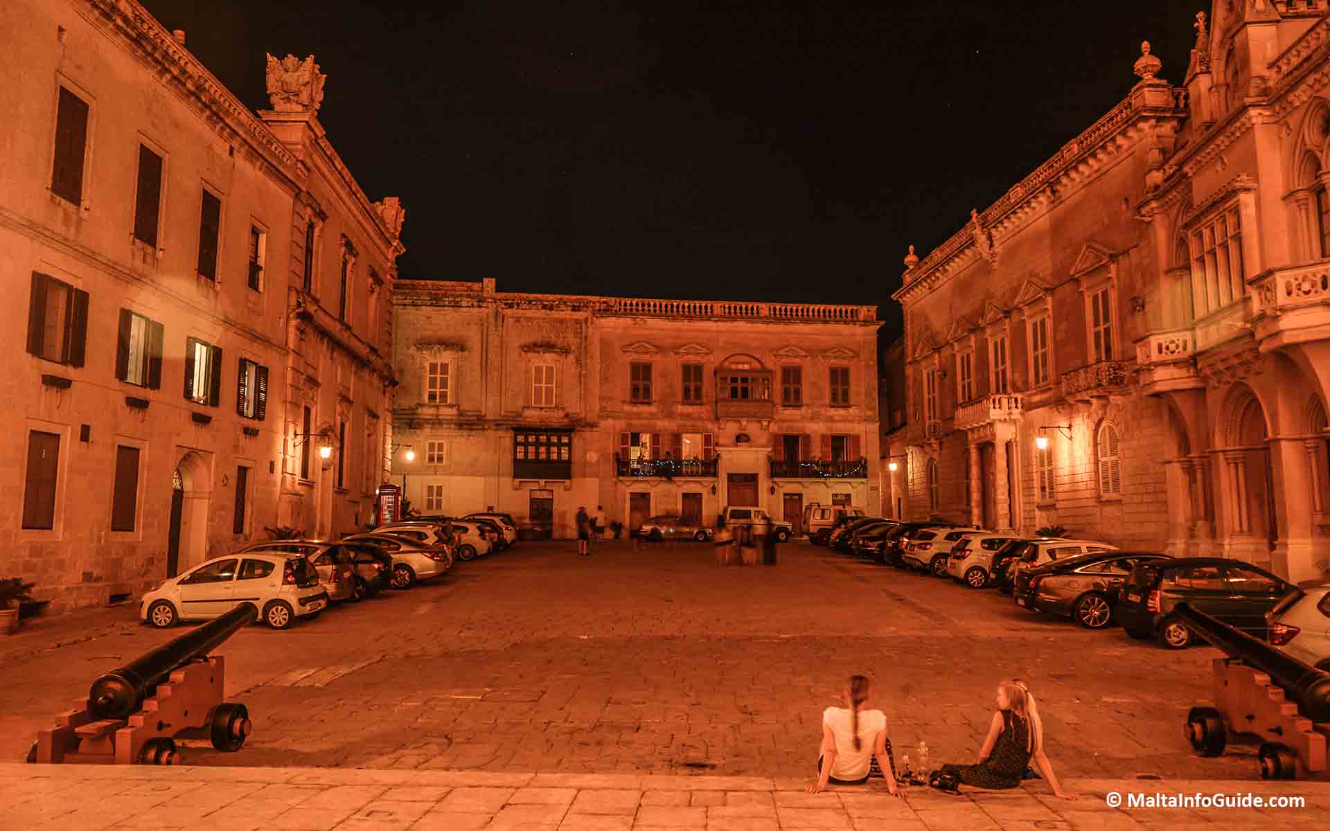 Mdina by night at the main square.