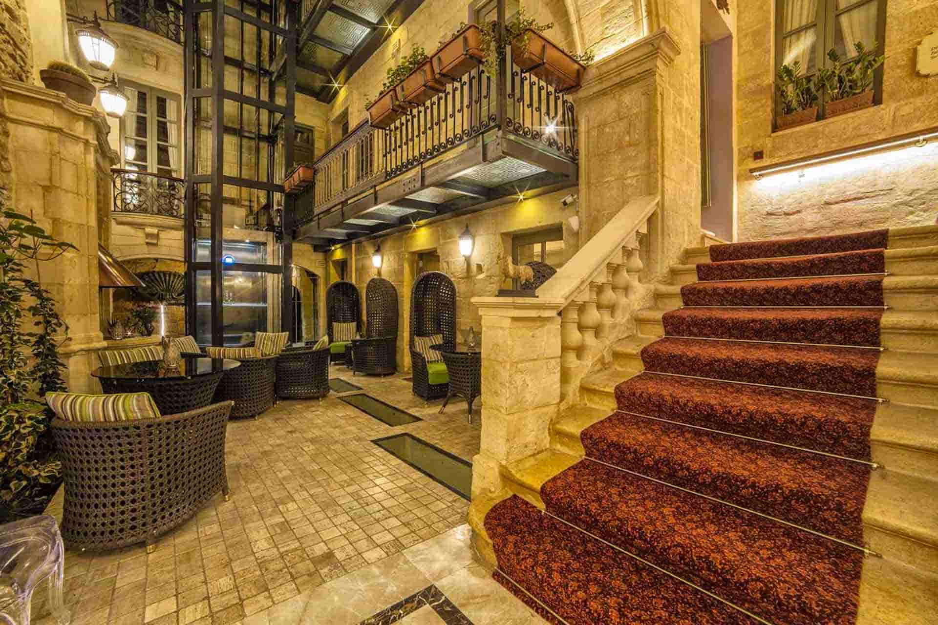 Check Palazzo Consilgia rates and reviews of Booking.com.