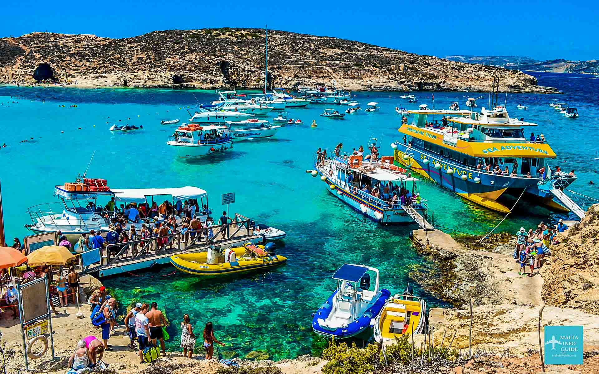 Barche ormeggiate all'isola di Comino